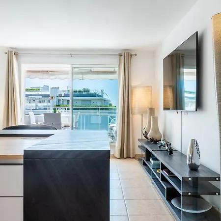 3-room Luxury With Pool And Sea View Steps From The Cannes